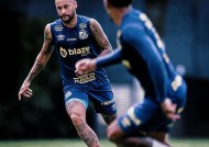 内马尔在中国队比赛中比赛局势复杂，比赛局势复杂引发热议！